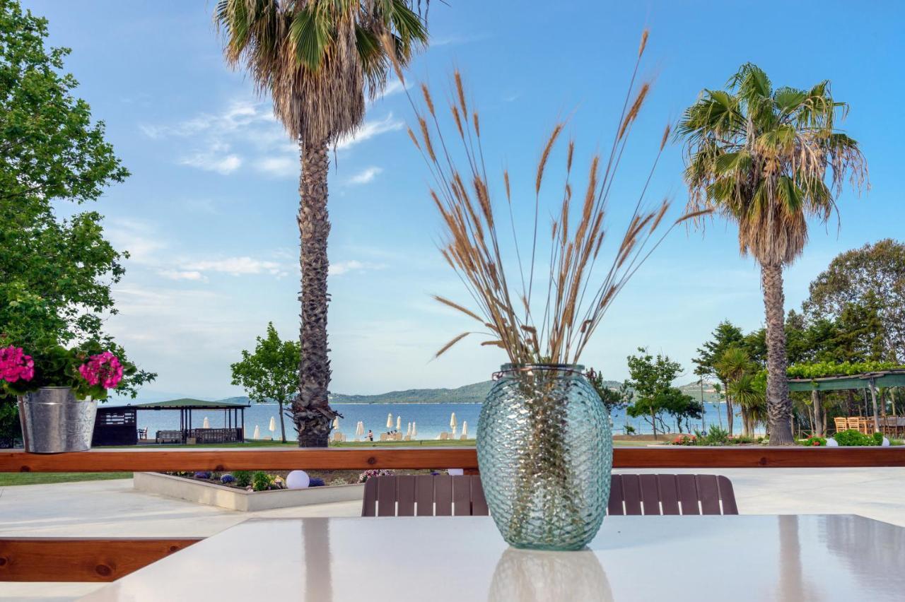 Komitsa Luxury Apartments Nea Roda Dış mekan fotoğraf