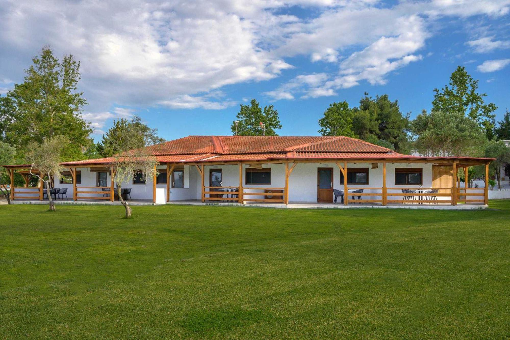 Komitsa Luxury Apartments Nea Roda Oda fotoğraf