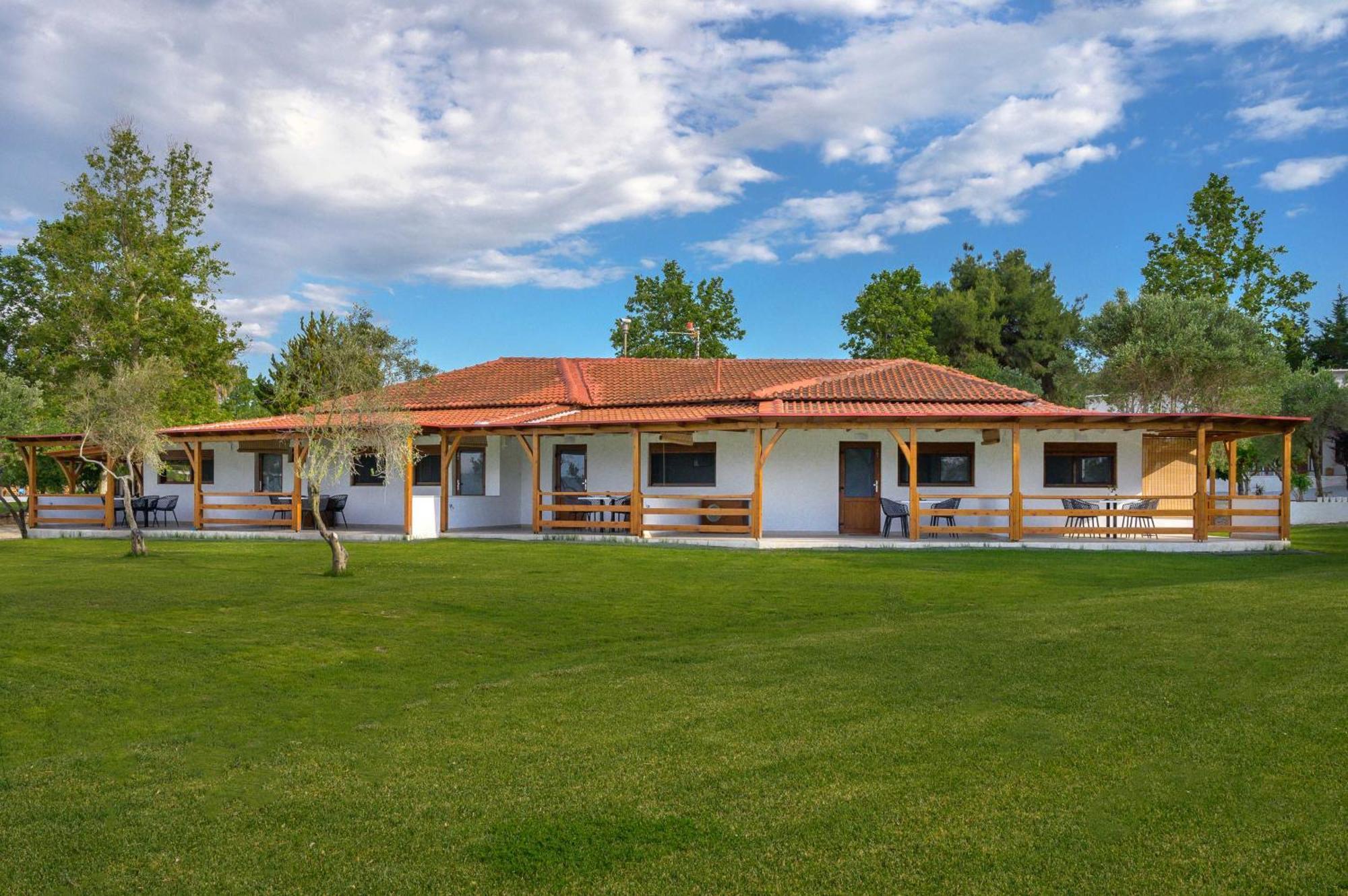 Komitsa Luxury Apartments Nea Roda Dış mekan fotoğraf