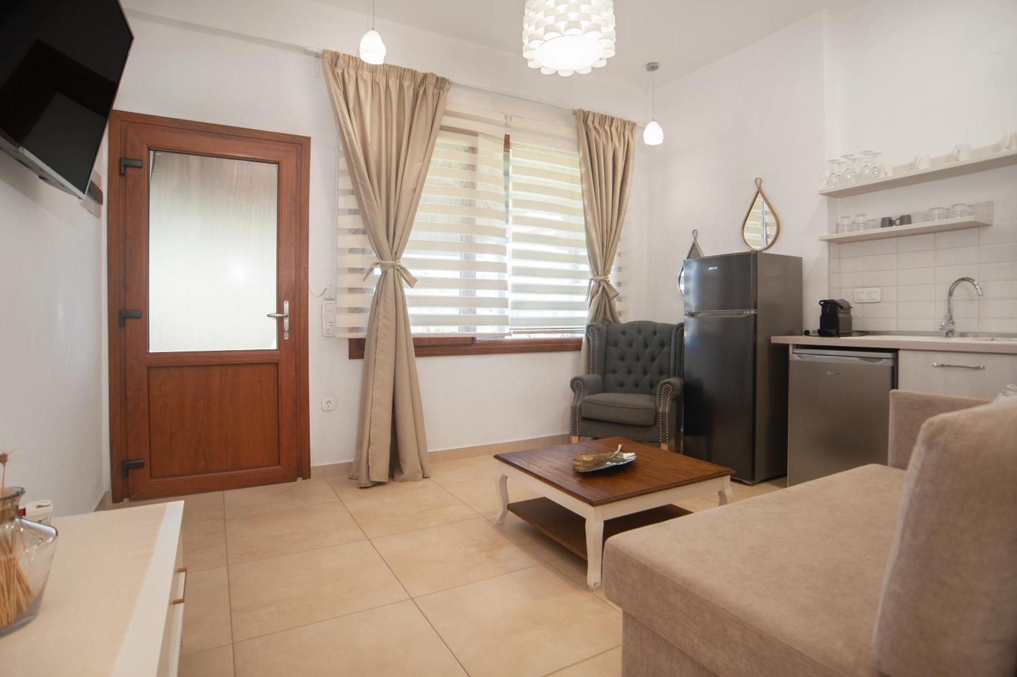 Komitsa Luxury Apartments Nea Roda Dış mekan fotoğraf