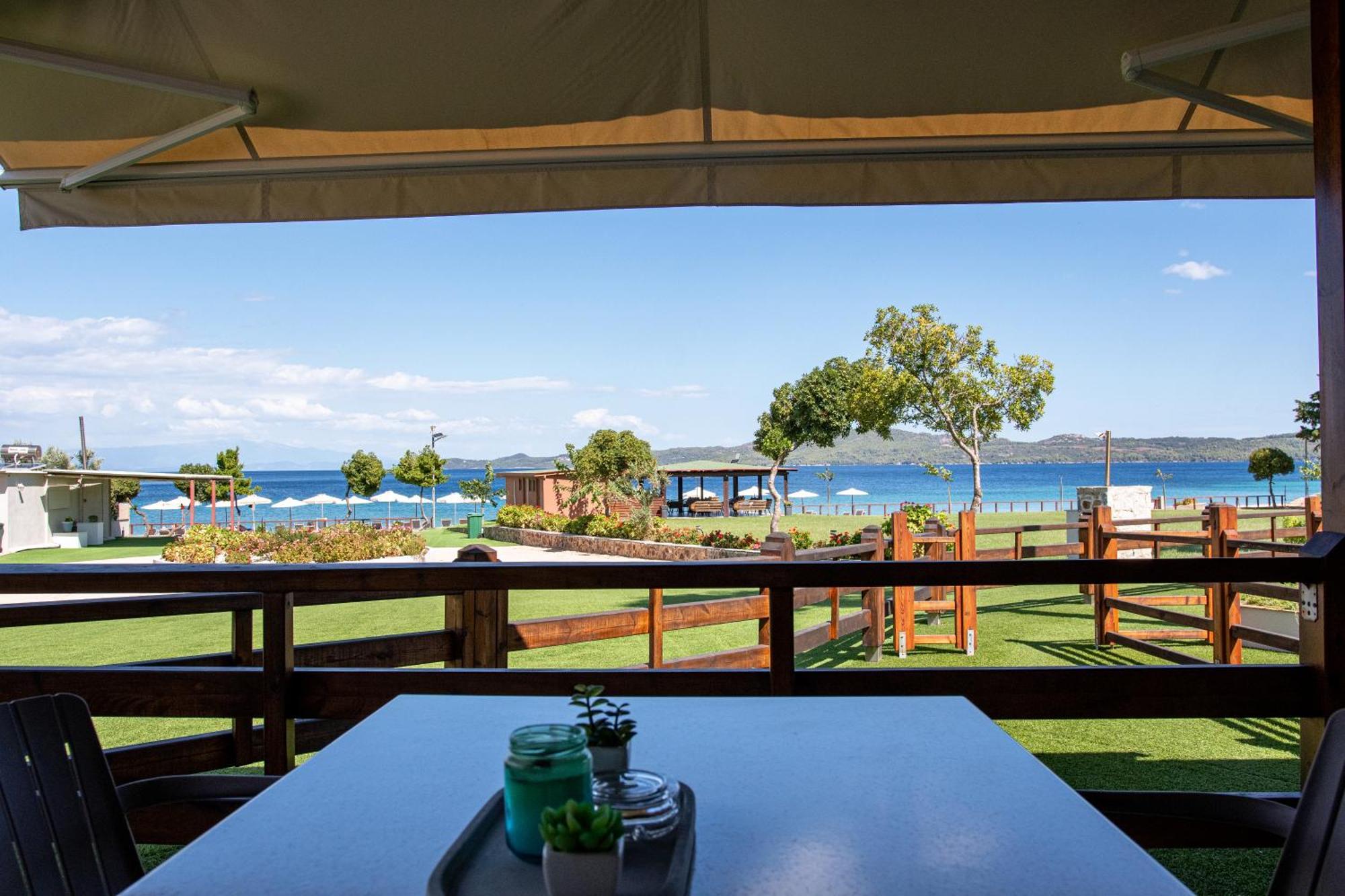 Komitsa Luxury Apartments Nea Roda Dış mekan fotoğraf