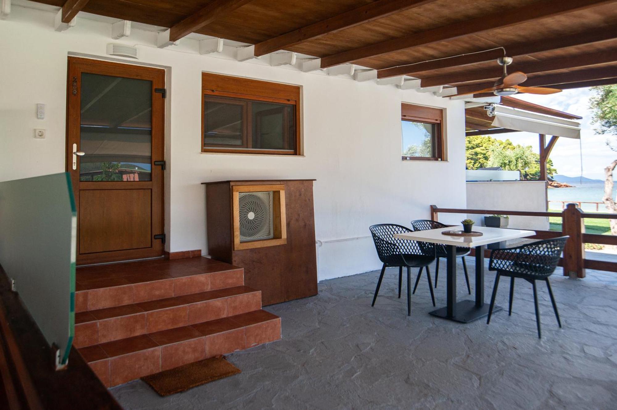 Komitsa Luxury Apartments Nea Roda Oda fotoğraf