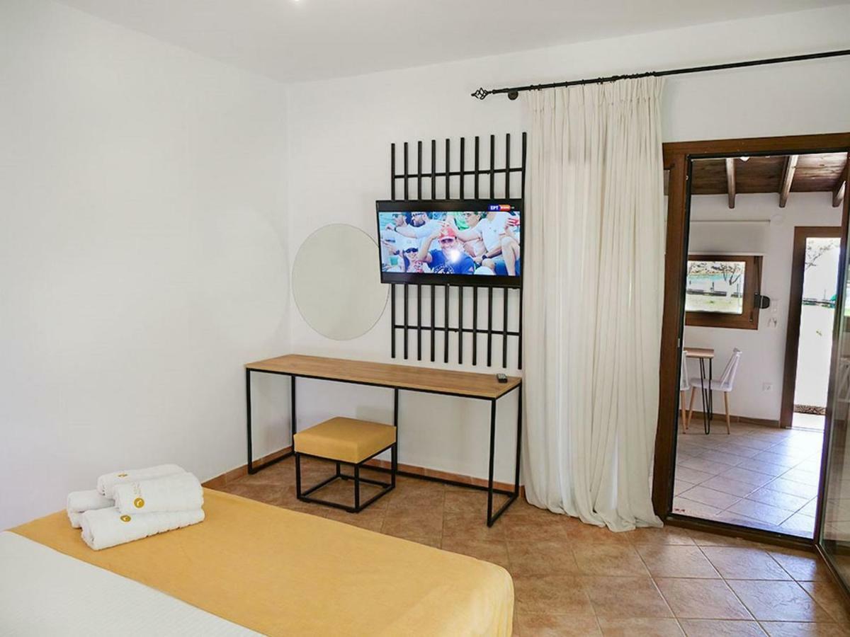 Komitsa Luxury Apartments Nea Roda Dış mekan fotoğraf