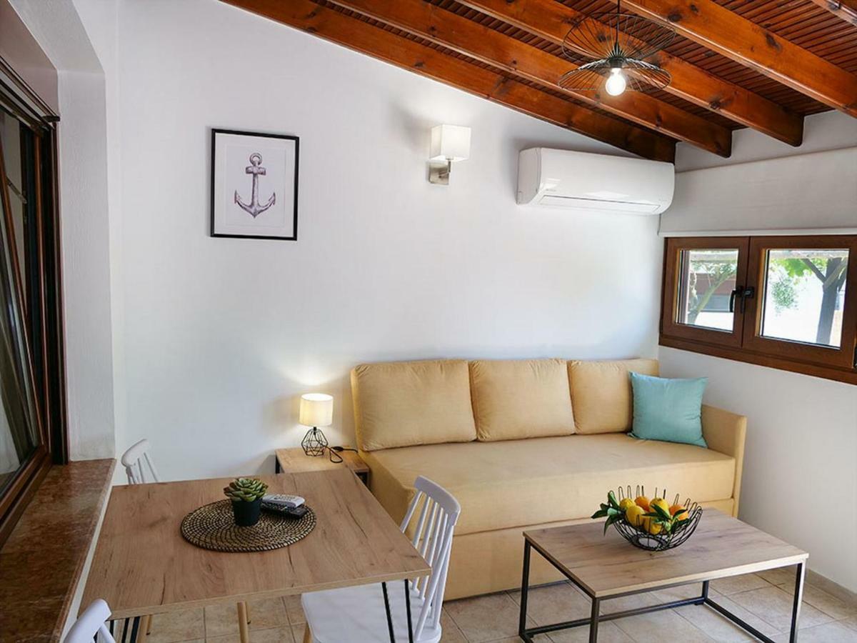 Komitsa Luxury Apartments Nea Roda Dış mekan fotoğraf