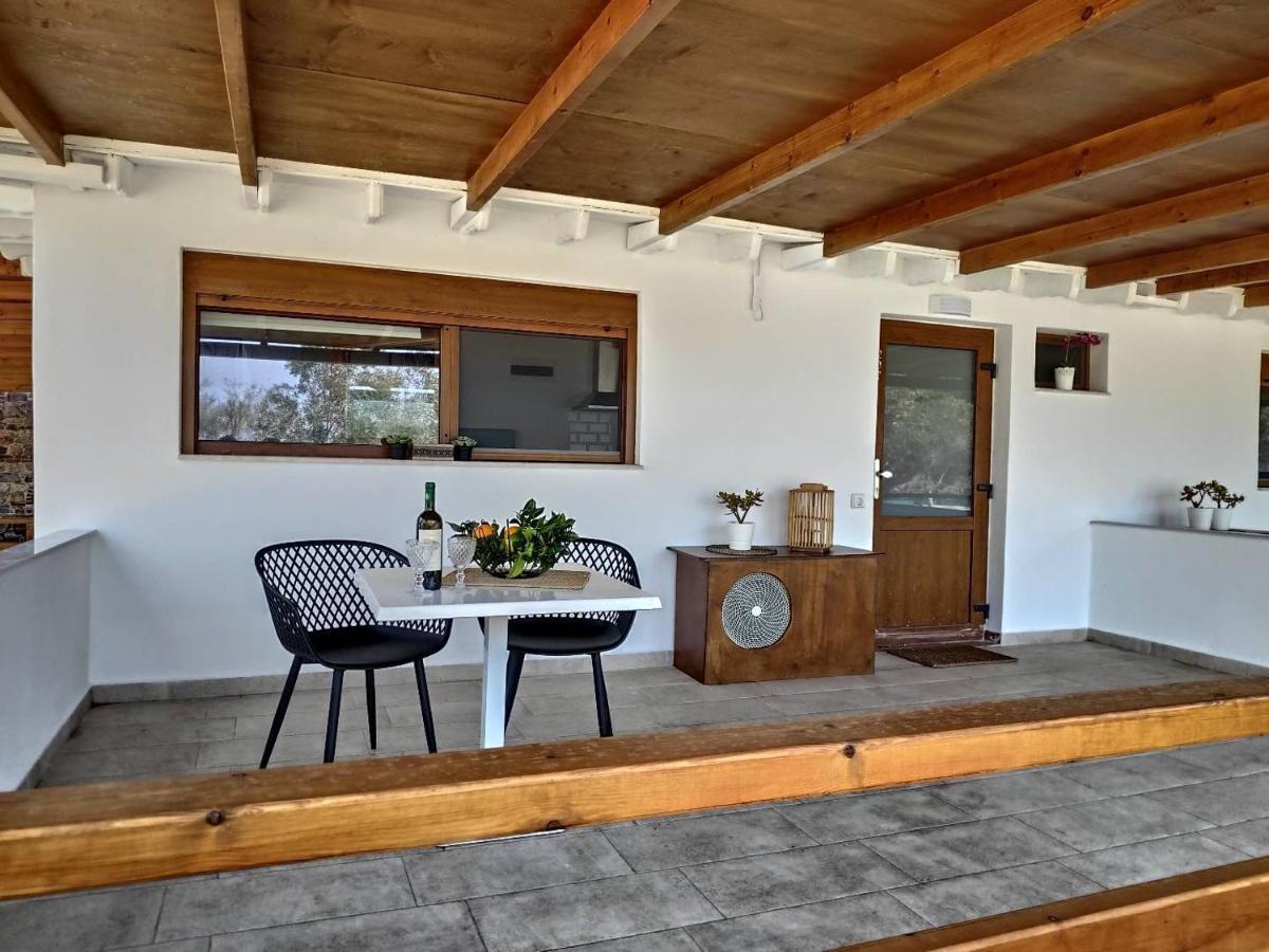 Komitsa Luxury Apartments Nea Roda Dış mekan fotoğraf